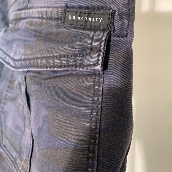 Sanctuary cropped denim camo pants size 27 - Picture 3 of 4